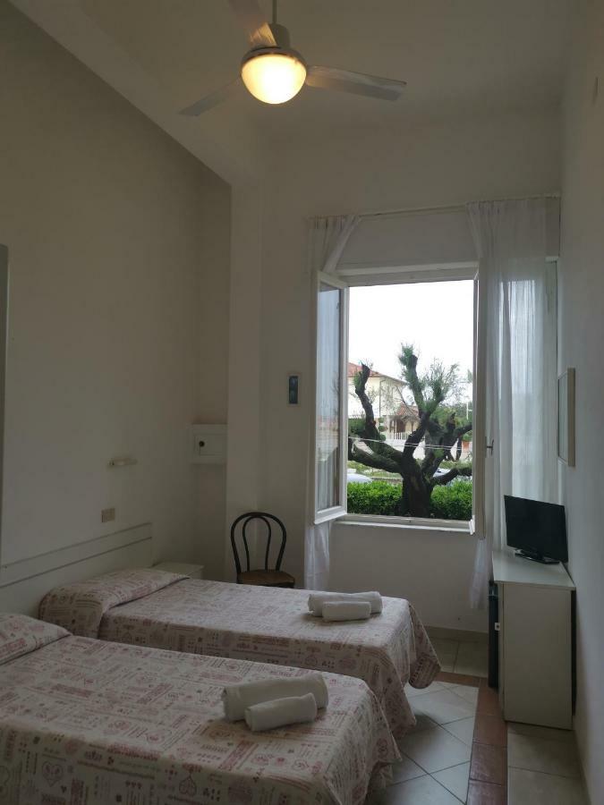 Hotel Milani Lido di Camaiore Exterior photo